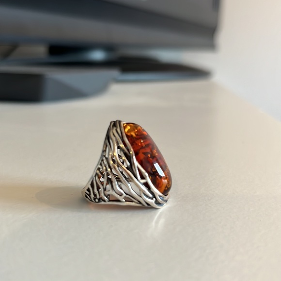 AMBER EXTRAORDINAIRE Oval Amber Sterling Silver Ring (in Cognac - Size 5) - Picture 5 of 6